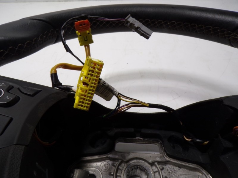 Recambio de volante para opel astra k lim. 5türig 1.6 cdti dpf referencia OEM IAM 39018002 34215507C 