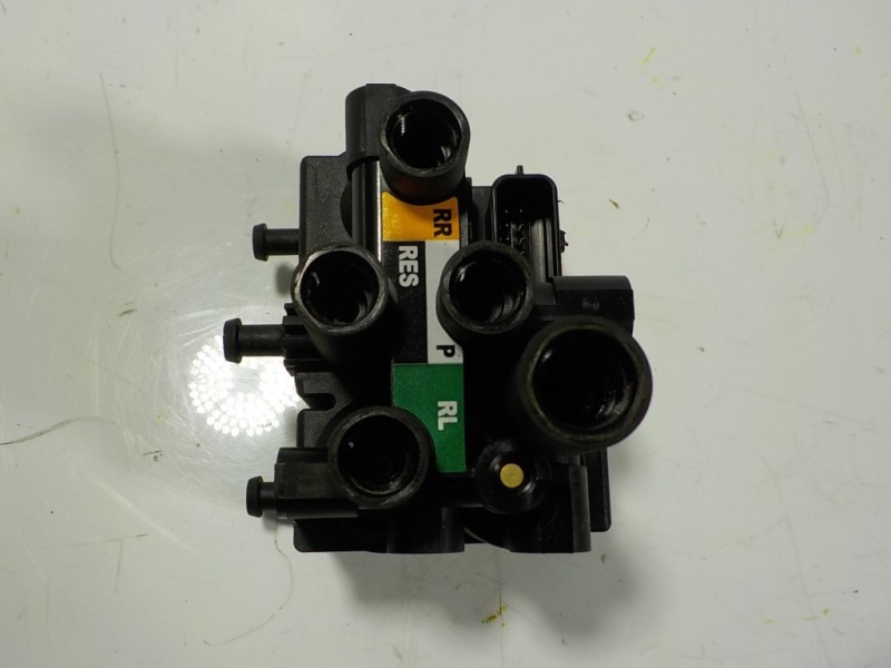 Recambio de modulo electronico para land rover range rover sport hse referencia OEM IAM LR037082 CPLA5B710BB 