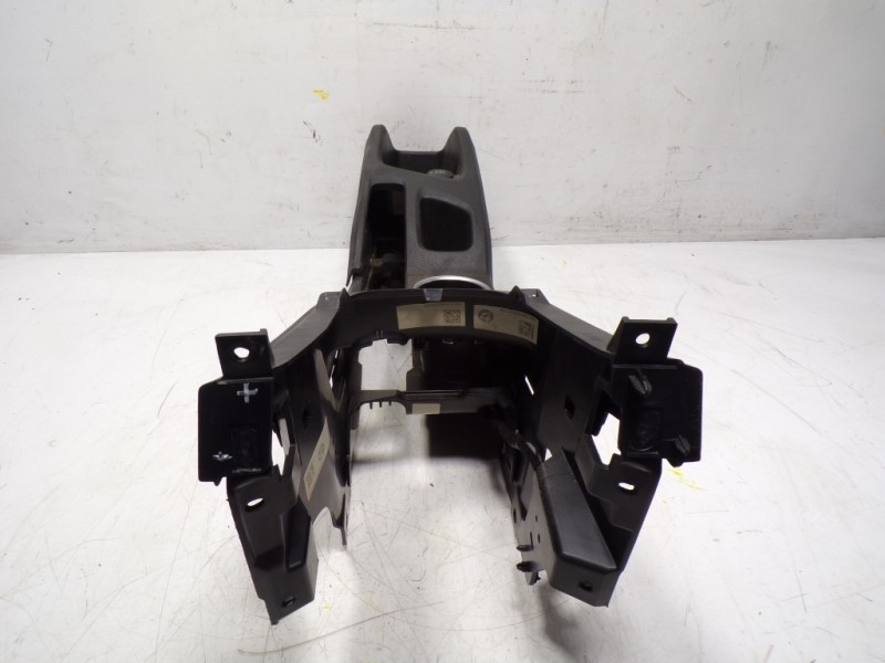 Recambio de apoyabrazos central para ford b-max 1.6 tdci cat referencia OEM IAM 1850947  