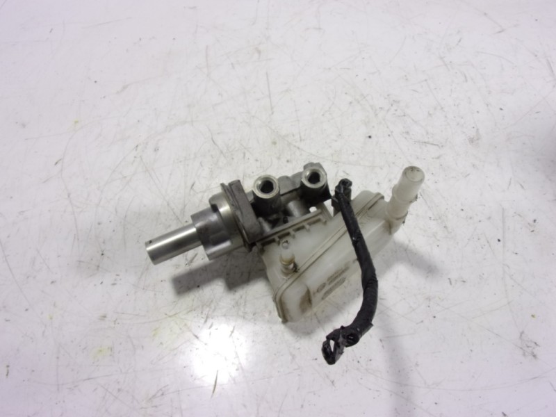 Recambio de bomba freno para ford b-max 1.6 tdci cat referencia OEM IAM 1751664  