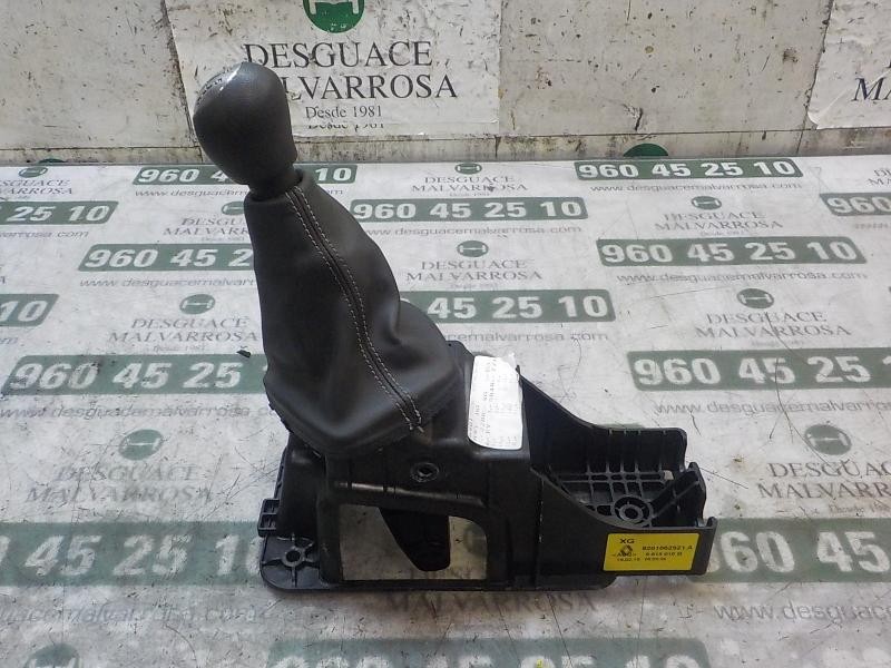 Recambio de palanca cambio para renault megane iii berlina 5 p 1.2 16v referencia OEM IAM 8201062921  