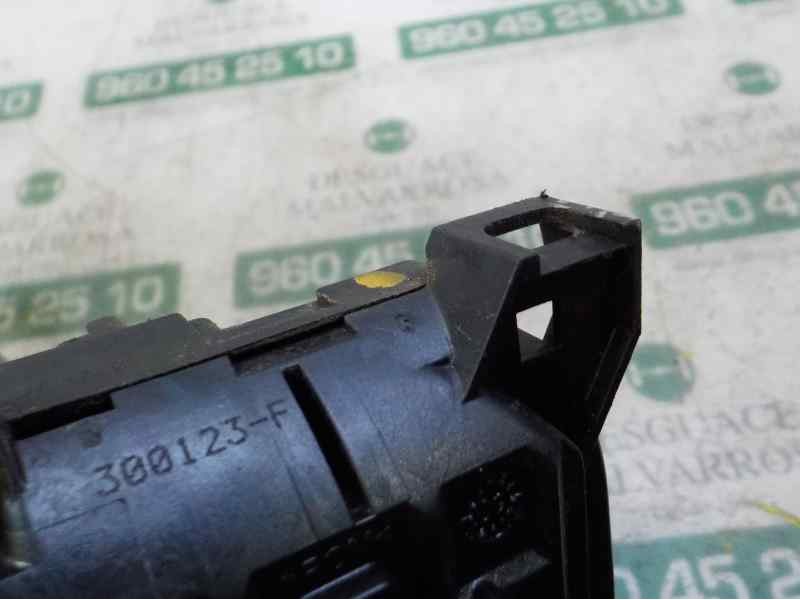 Recambio de cerradura puerta delantera izquierda para renault clio iii 1.2 16v referencia OEM IAM   