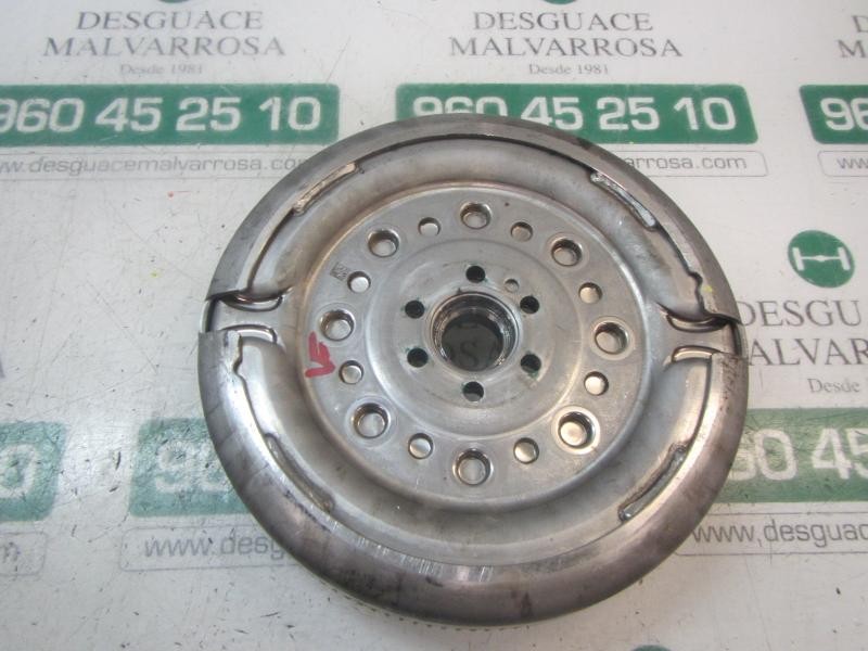 Recambio de volante motor para seat arona style referencia OEM IAM 04C105266E  