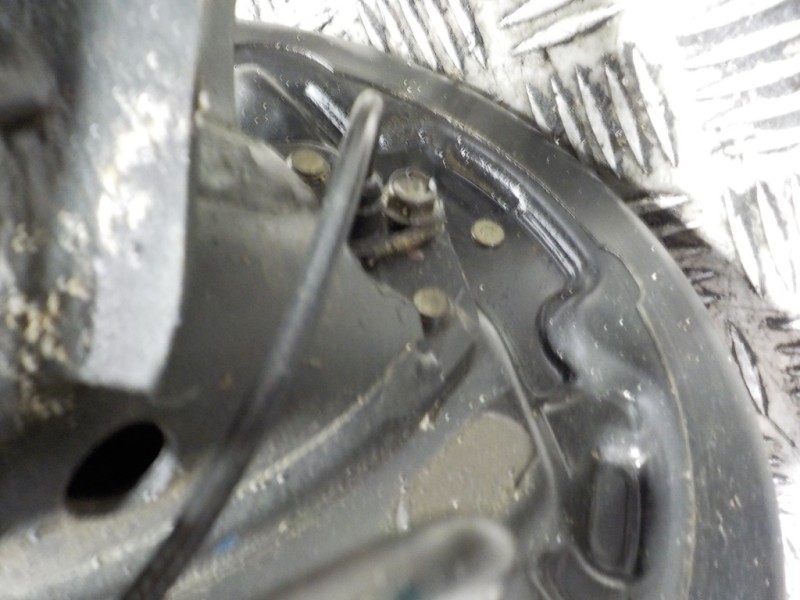 Recambio de puente trasero para mitsubishi space star (a00) 1.2 referencia OEM IAM 4120A150  