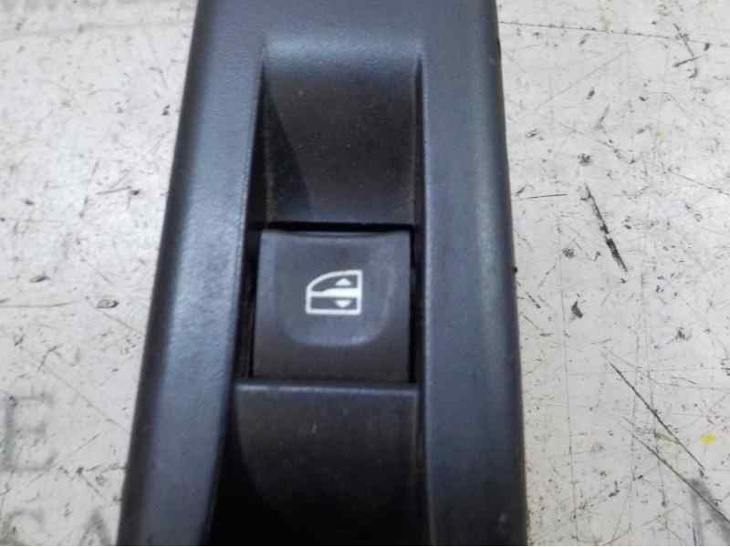 Recambio de mando elevalunas trasero derecho para renault scenic iii 1.5 dci diesel referencia OEM IAM 254010003R  