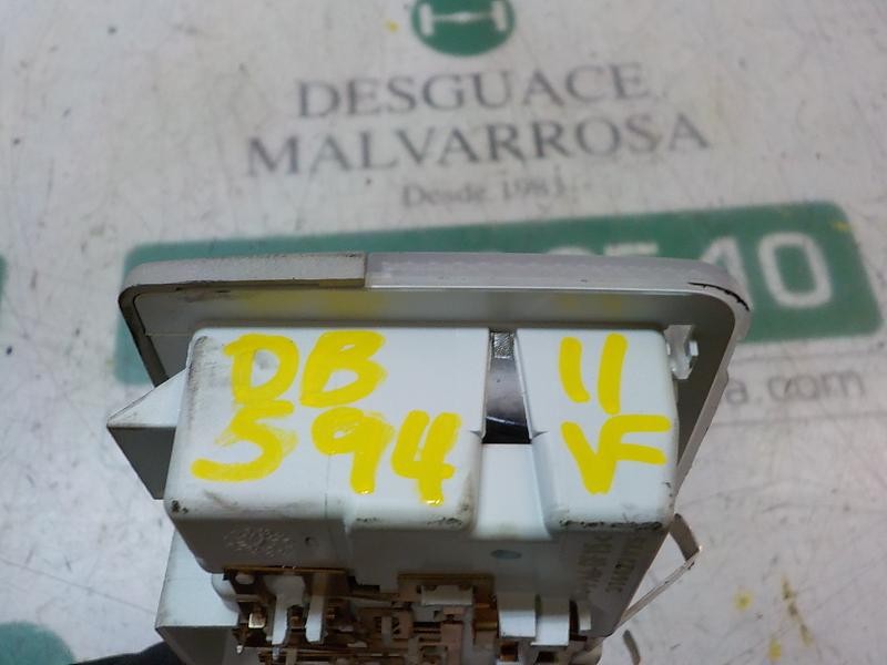 Recambio de piloto interior para opel insignia berlina edition referencia OEM IAM 13285094  