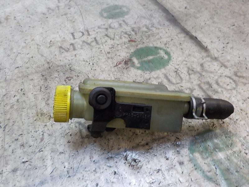 Recambio de deposito servo para mazda cx-7 (er) 2.2 turbodiesel cat referencia OEM IAM EH6432690B  