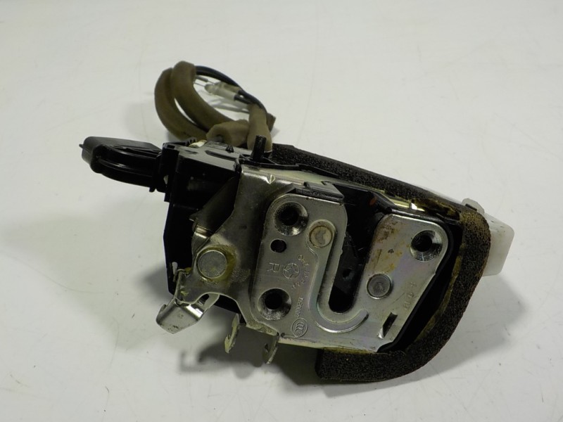 Recambio de cerradura puerta trasera derecha para nissan x-trail (t32) acenta referencia OEM IAM 825004CA0A F1814510 