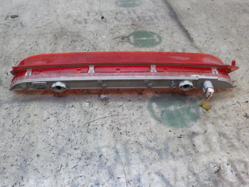 Recambio de piloto trasero central para mazda cx-7 (er) 2.2 turbodiesel cat referencia OEM IAM EG2151580D  