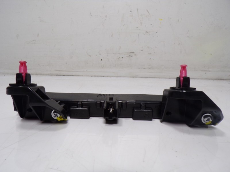 Recambio de piloto trasero central para toyota auris touring sports (e18) hybrid active referencia OEM IAM 8157012440  