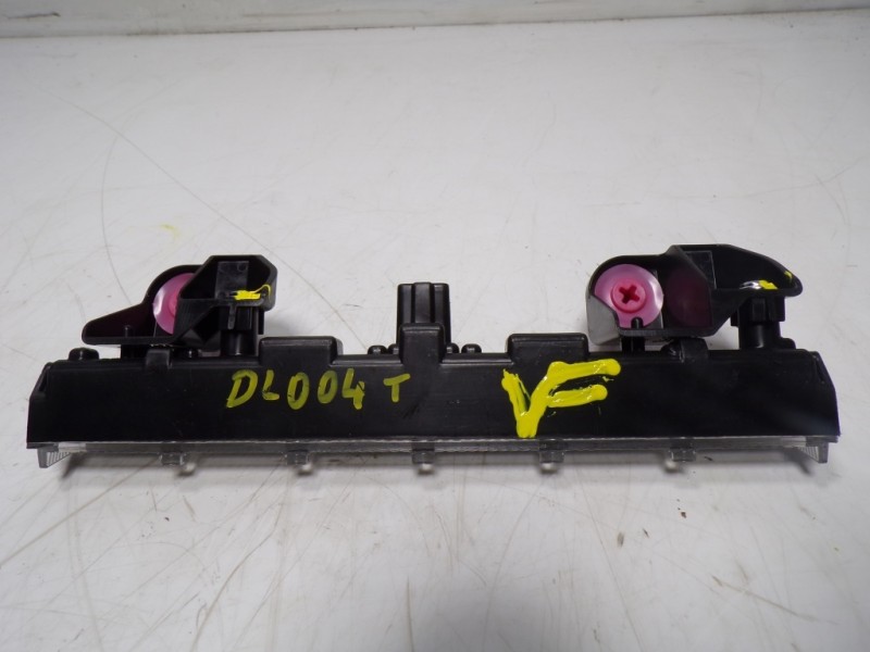 Recambio de piloto trasero central para toyota auris touring sports (e18) hybrid active referencia OEM IAM 8157012440  