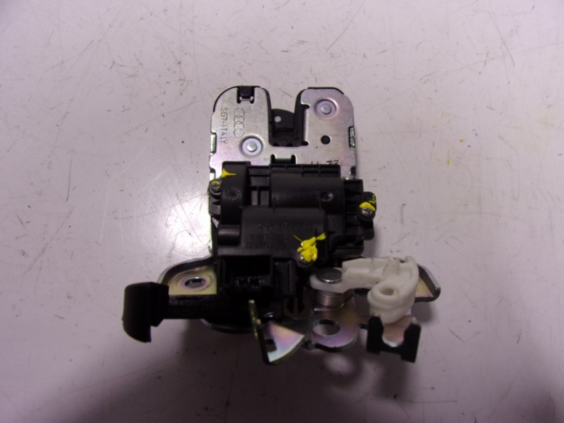 Recambio de cerradura maletero / porton para audi a1 (8xk) 1.0 tfsi referencia OEM IAM 8R0827505A  