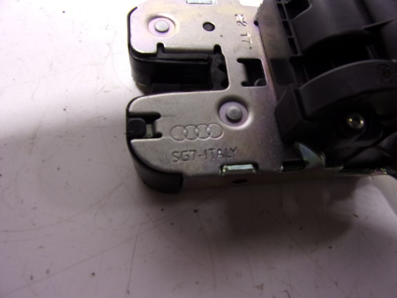 Recambio de cerradura maletero / porton para audi a1 (8xk) 1.0 tfsi referencia OEM IAM 8R0827505A  