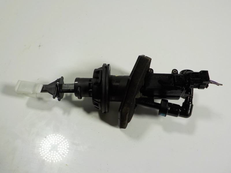 Recambio de bomba embrague para mazda 3 berlina (bp) evolution referencia OEM IAM  D09K41400 