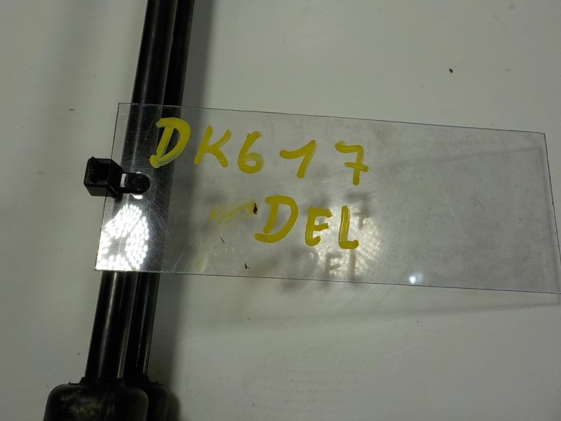 Recambio de amortiguador capot para land rover range rover evoque evoque referencia OEM IAM LR114627 K8D216C826AA K8D216C826AA