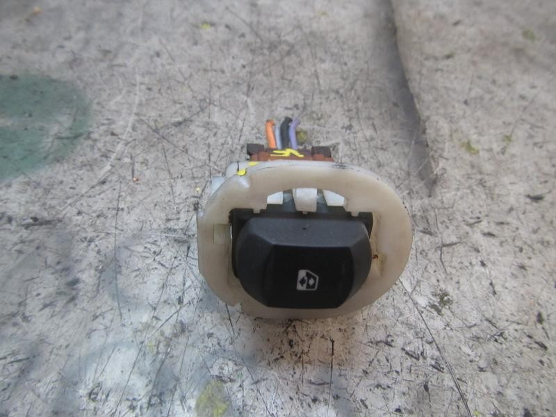 Recambio de mando elevalunas delantero derecho para renault clio iii confort expression referencia OEM IAM   
