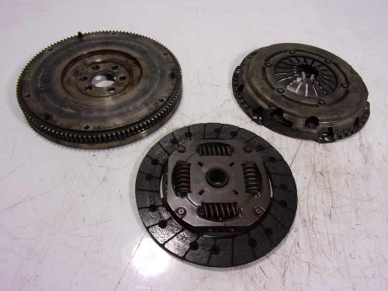 Recambio de kit embrague para audi a1 (8xk) 1.0 tfsi referencia OEM IAM 04C141031C 04C1052695 04C105269E