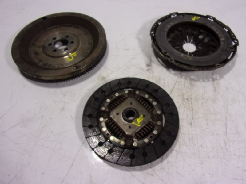 Recambio de kit embrague para audi a1 (8xk) 1.0 tfsi referencia OEM IAM 04C141031C 04C1052695 04C105269E