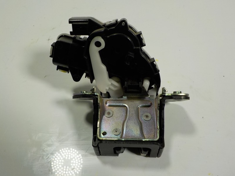 Recambio de cerradura maletero / porton para mazda 3 berlina (bp) evolution referencia OEM IAM   