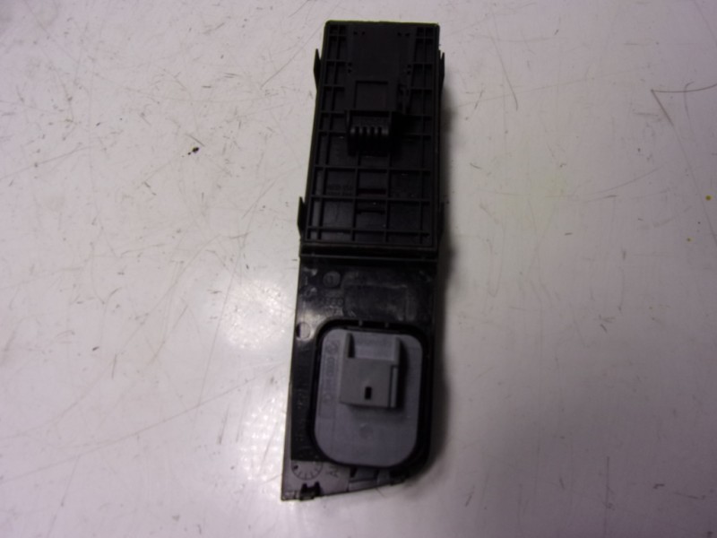 Recambio de mando elevalunas delantero izquierdo para audi a1 (8xk) 1.0 tfsi referencia OEM IAM 8U09598515PR  