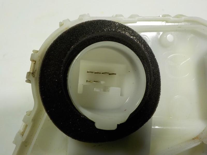 Recambio de cerradura puerta trasera derecha para mazda 3 berlina (bp) evolution referencia OEM IAM  H30A334 