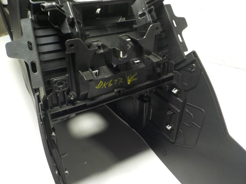 Recambio de apoyabrazos central para land rover range rover evoque evoque referencia OEM IAM LR131181  LR135513