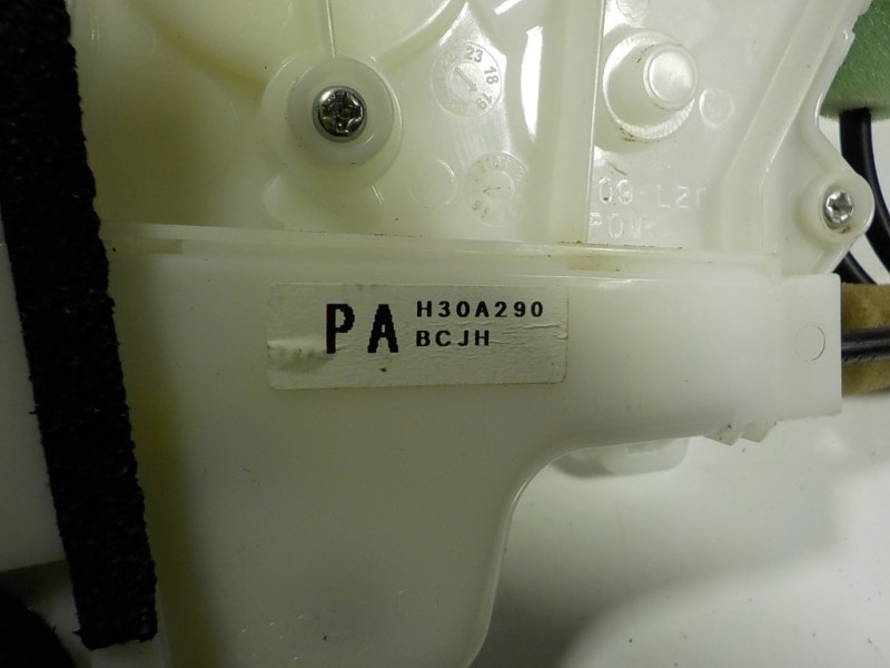 Recambio de cerradura puerta trasera izquierda para mazda 3 berlina (bp) evolution referencia OEM IAM  H30A290 