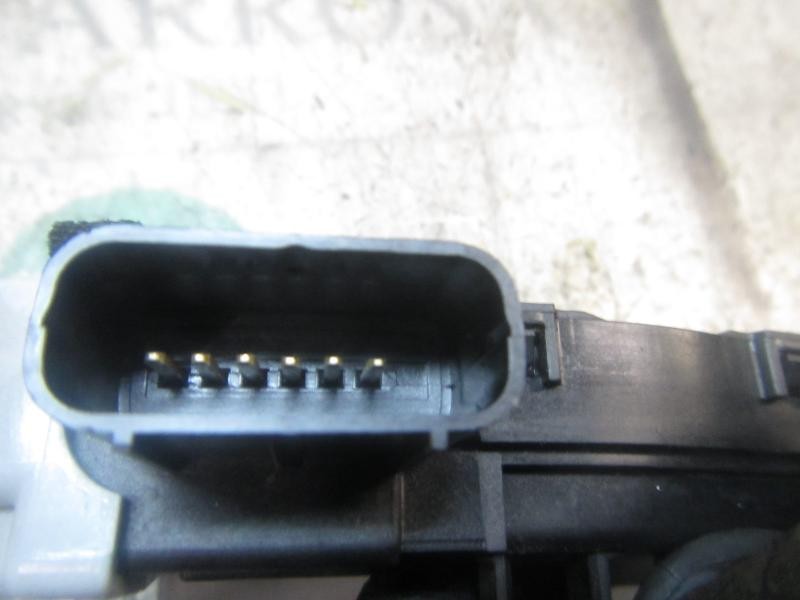 Recambio de cerradura puerta delantera derecha para hyundai ix20 1.6 crdi cat referencia OEM IAM 813201K020  