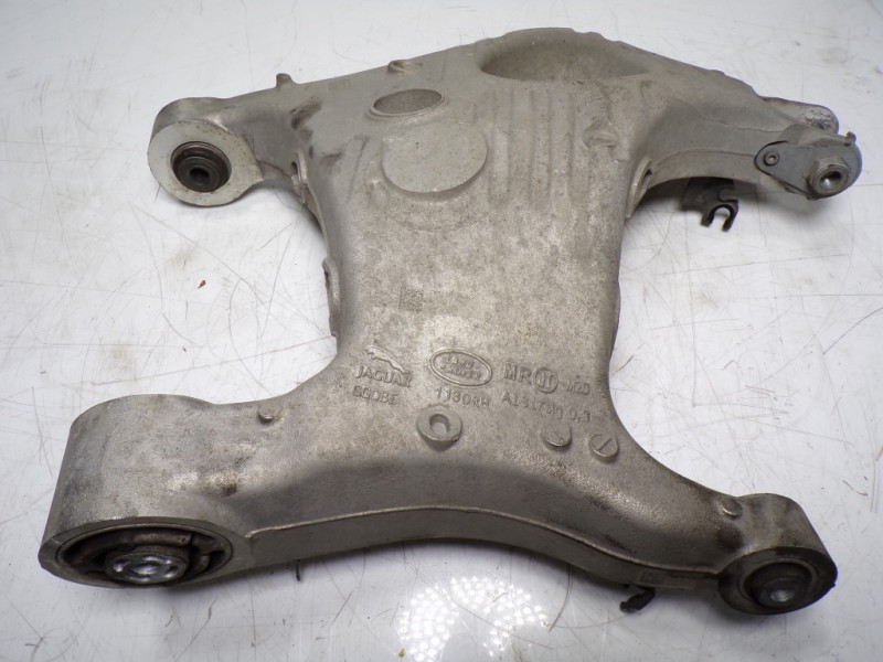 Recambio de brazo suspension inferior trasero derecho para land rover range rover evoque evoque referencia OEM IAM LR098947  