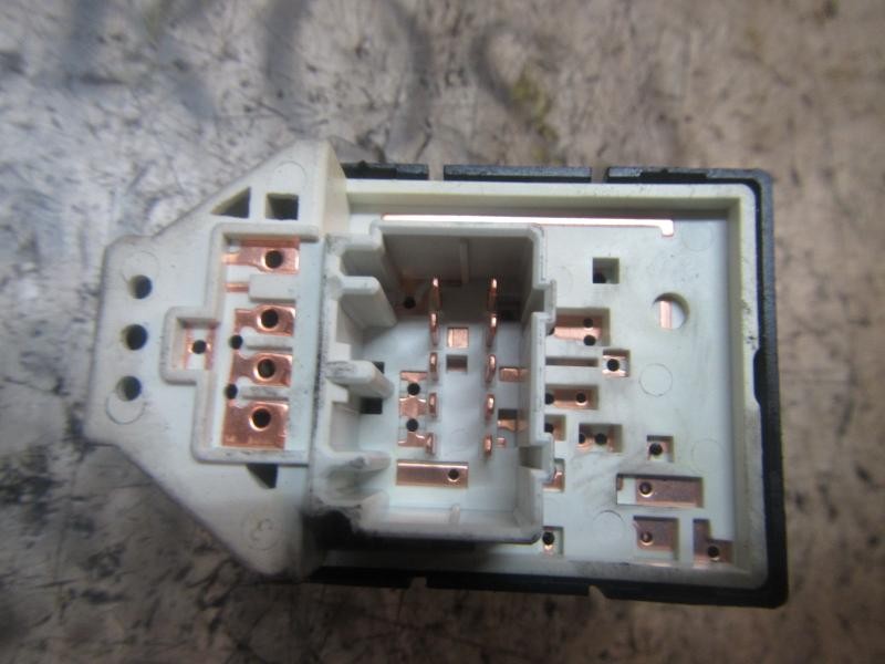 Recambio de mando retrovisor para hyundai ix20 1.6 crdi cat referencia OEM IAM 935301K5004X  