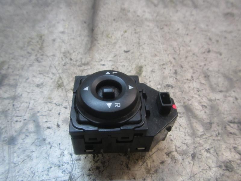 Recambio de mando retrovisor para hyundai ix20 1.6 crdi cat referencia OEM IAM 935301K5004X  