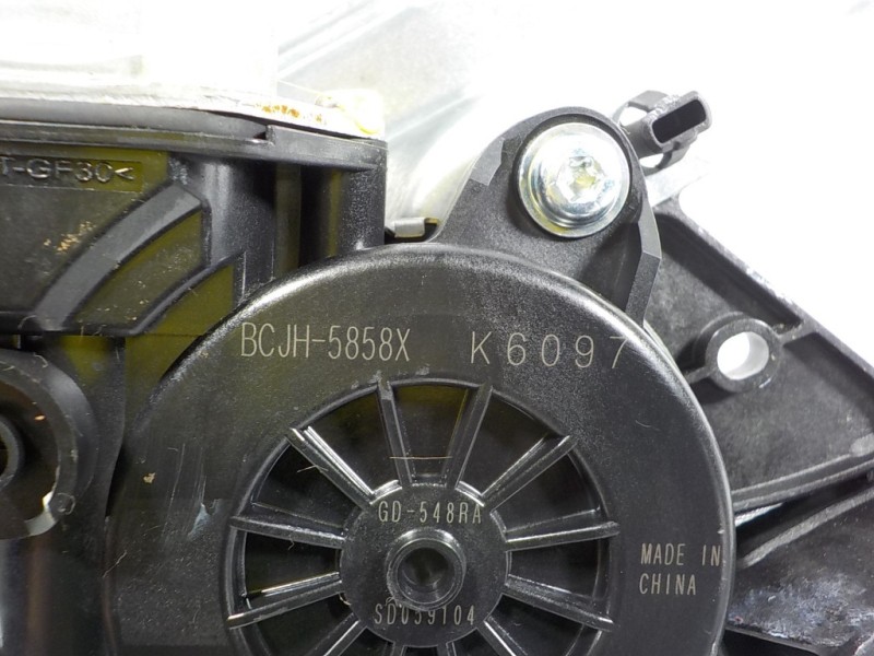 Recambio de elevalunas delantero derecho para mazda 3 berlina (bp) evolution referencia OEM IAM  BCJH5858X 