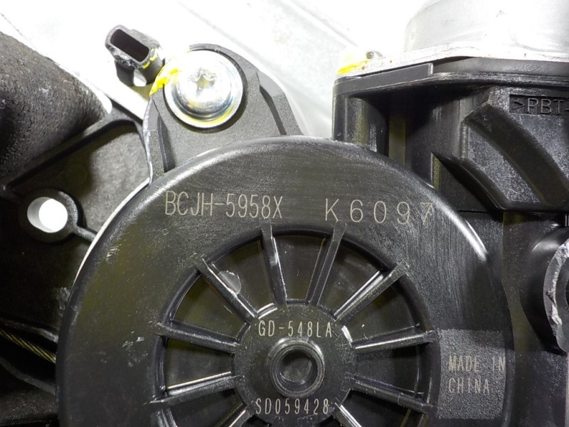 Recambio de elevalunas delantero izquierdo para mazda 3 berlina (bp) evolution referencia OEM IAM  BCJH5958X 