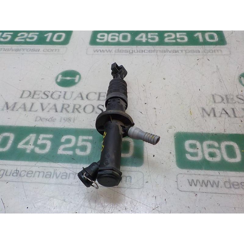 Recambio de bomba embrague para renault clio iv 1.5 dci diesel fap referencia OEM IAM 306105773R  