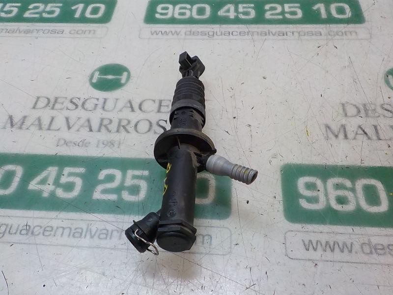 Recambio de bomba embrague para renault clio iv 1.5 dci diesel fap referencia OEM IAM 306105773R  