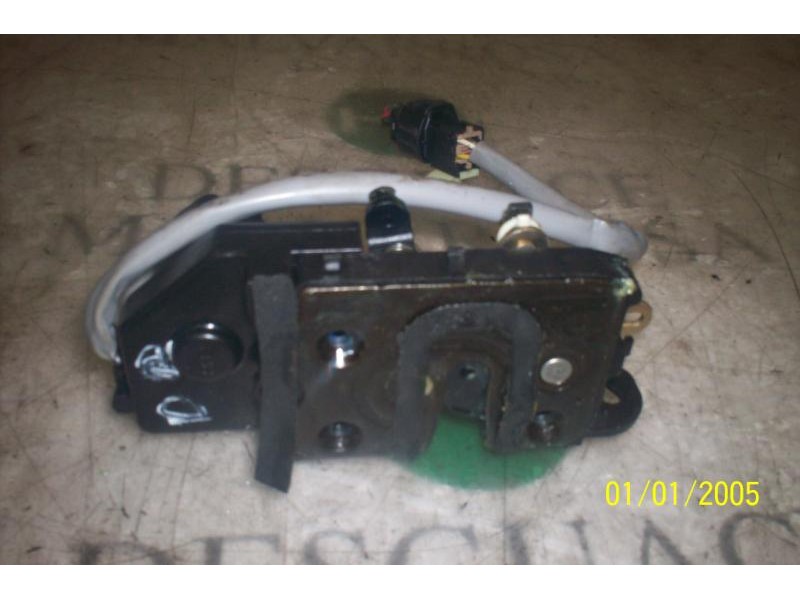 Recambio de cerradura puerta delantera derecha para hyundai getz (tb) 1.3 gls referencia OEM IAM 813201C201  