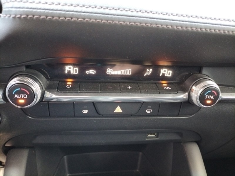 Recambio de mando climatizador para mazda 3 berlina (bp) evolution referencia OEM IAM  BDMC61190A 