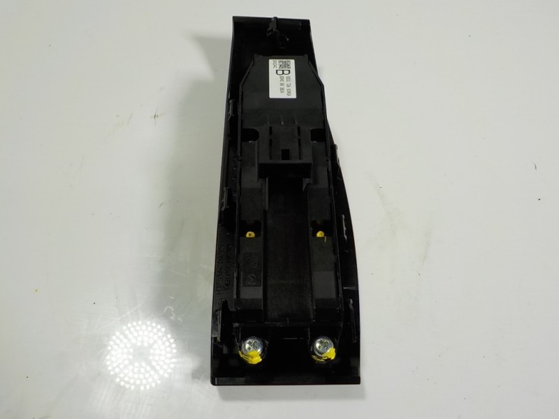 Recambio de mando elevalunas delantero izquierdo para mazda 3 berlina (bp) evolution referencia OEM IAM  BDMC66350A 
