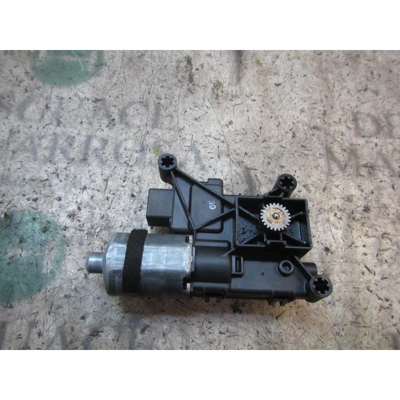 Recambio de motor techo electrico para peugeot 308 confort referencia OEM IAM 8401RR 0390200075 0390200075