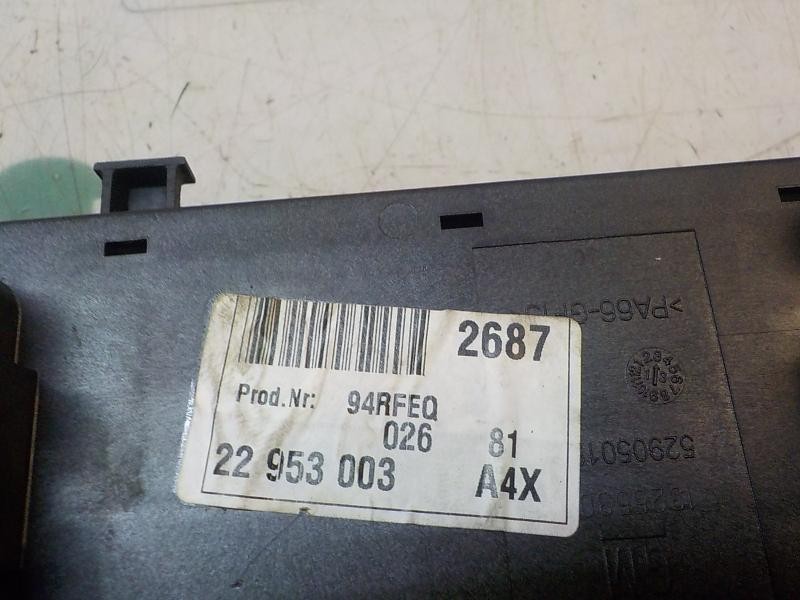 Recambio de caja reles / fusibles para opel insignia berlina selective referencia OEM IAM 22953003 2295300301A4X 