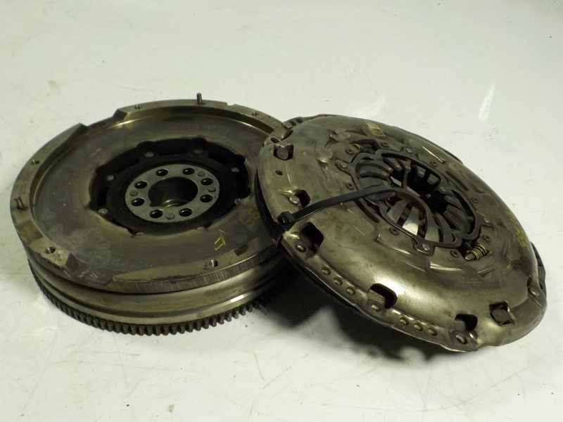 Recambio de kit embrague para toyota verso 1.6 d-4d cat referencia OEM IAM 3100105140  