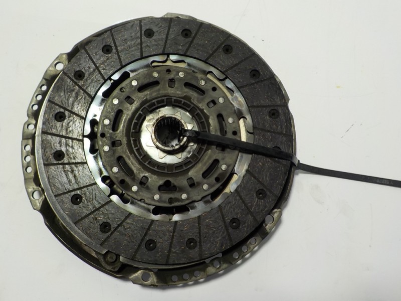 Recambio de kit embrague para toyota verso 1.6 d-4d cat referencia OEM IAM 3100105140  