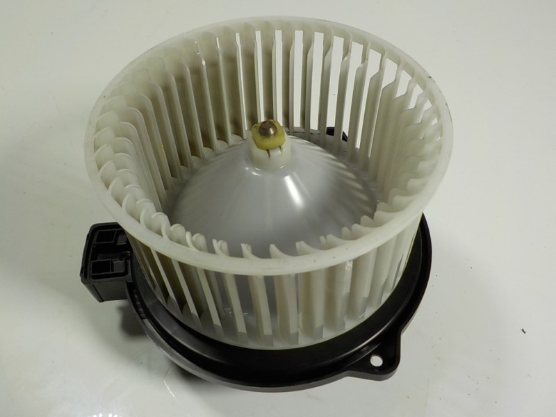 Recambio de motor calefaccion para mazda 3 berlina (bp) evolution referencia OEM IAM  8727001770 