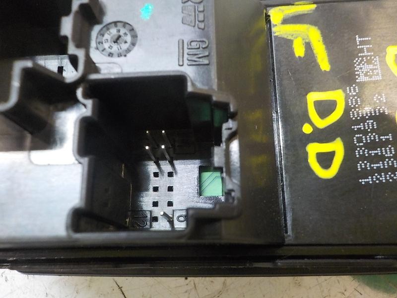 Recambio de mando elevalunas delantero derecho para opel insignia berlina selective referencia OEM IAM 13301886  