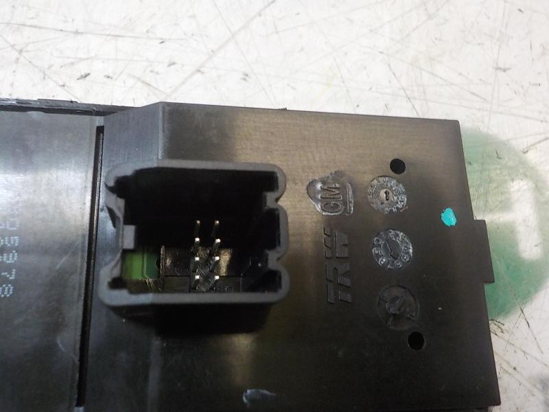 Recambio de mando elevalunas delantero izquierdo para opel insignia berlina selective referencia OEM IAM 13305978  