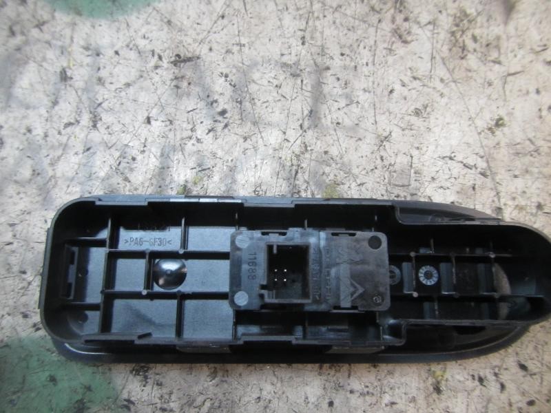 Recambio de mando elevalunas delantero derecho para peugeot 308 confort referencia OEM IAM 649029  