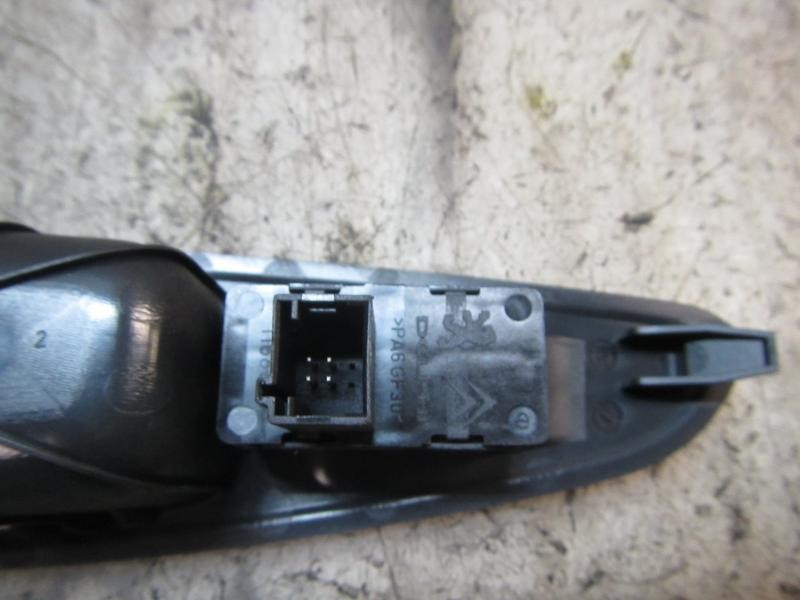 Recambio de mando elevalunas trasero derecho para peugeot 308 confort referencia OEM IAM 649030  