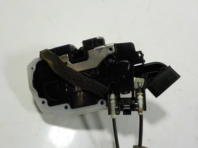 Recambio de cerradura puerta trasera derecha para nissan x-trail (t32) acenta referencia OEM IAM 825004CA0A F1814510 