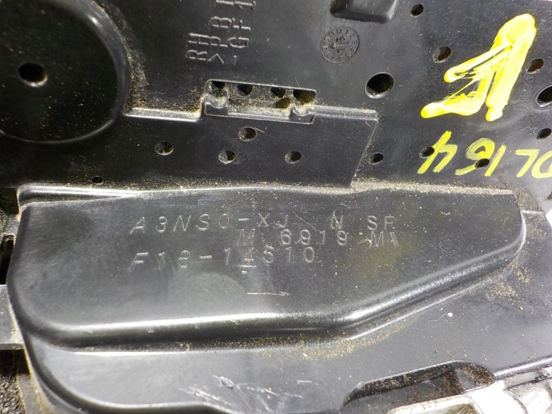 Recambio de cerradura puerta trasera derecha para nissan x-trail (t32) acenta referencia OEM IAM 825004CA0A F1814510 