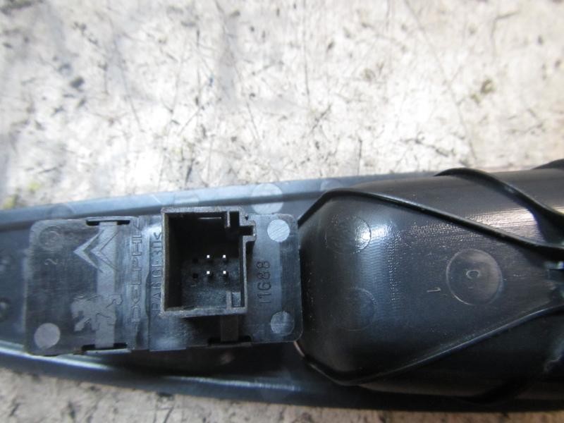 Recambio de mando elevalunas trasero izquierdo para peugeot 308 confort referencia OEM IAM 649031  